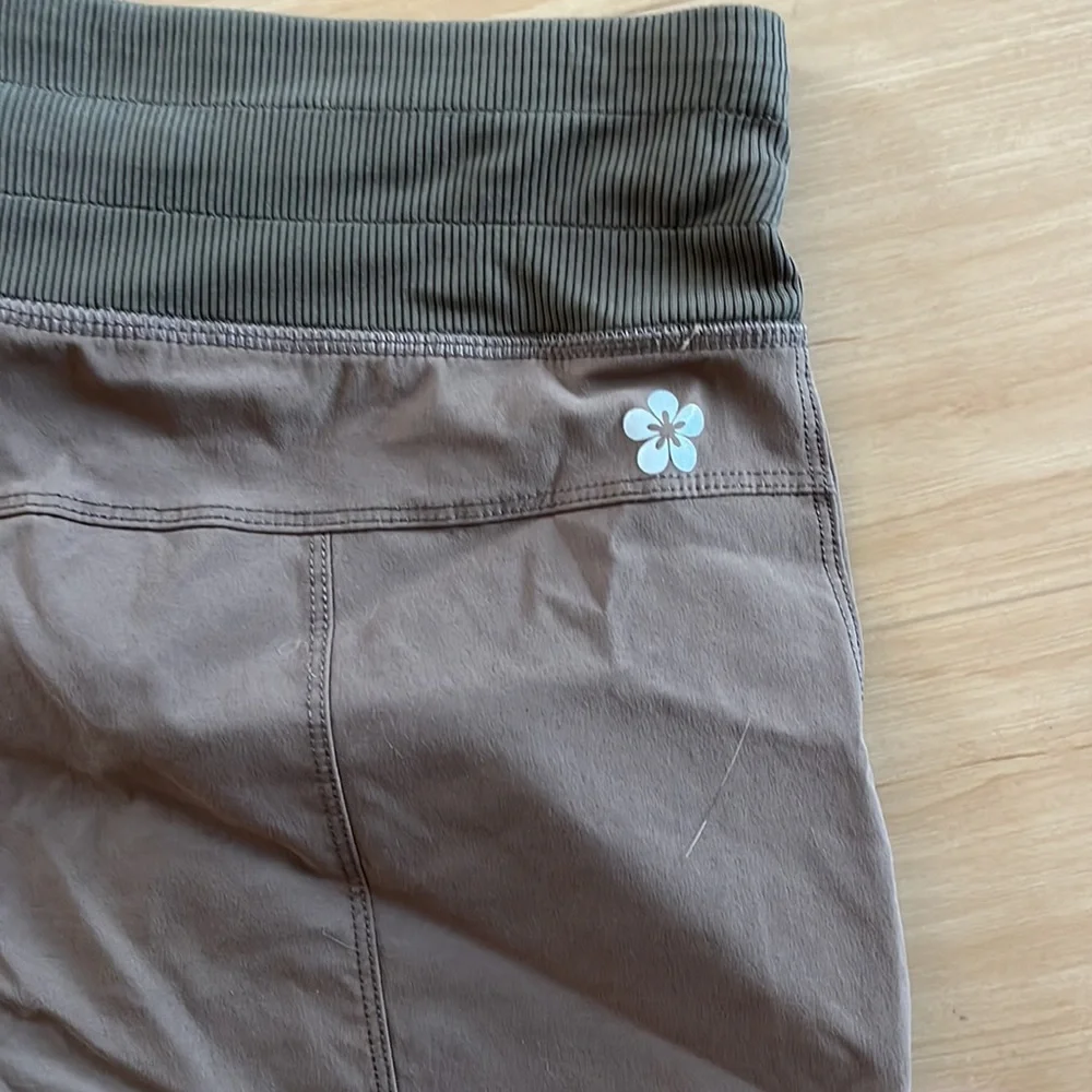 TUFF ATHLETICS WOMENS 5” ATHLETIC SHORTS SIZE SMALL - Picture 8 of 10